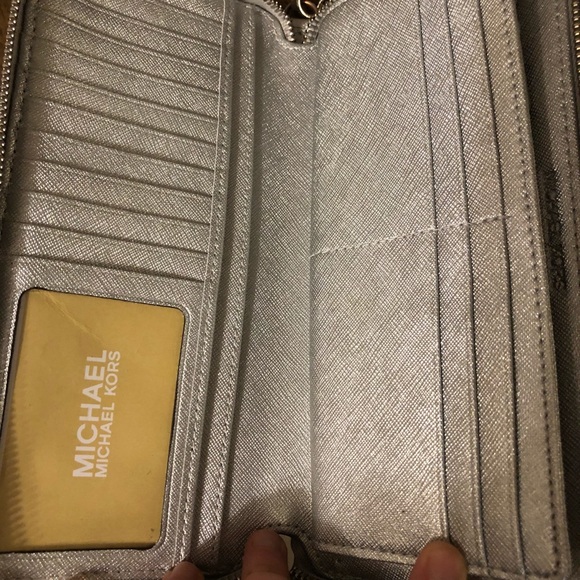LIMITED Michael Kors wallet. GONE Given as a gift - Picture 6 of 8